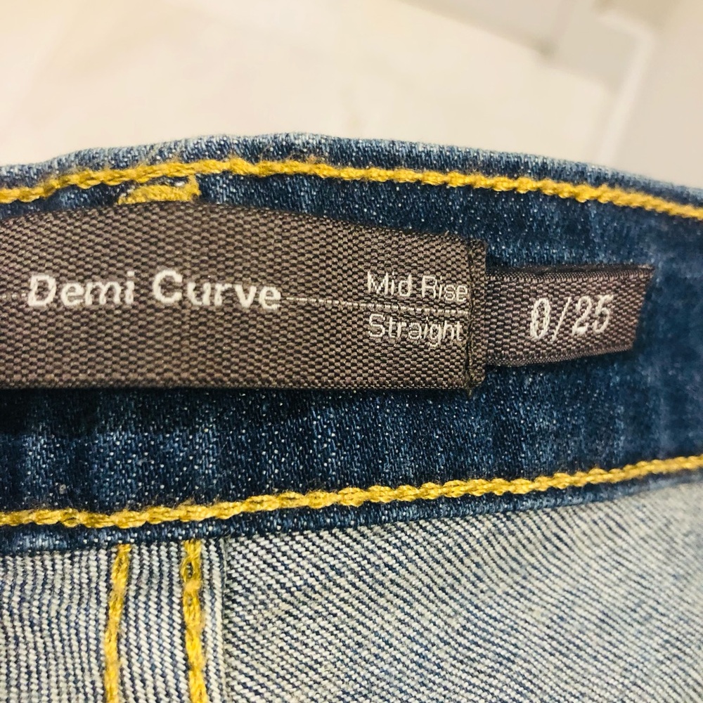 NWT Levi's Demi Curve Women's Mid Rise Straight Leg Jeans. Size 25 - Picture 5 of 11